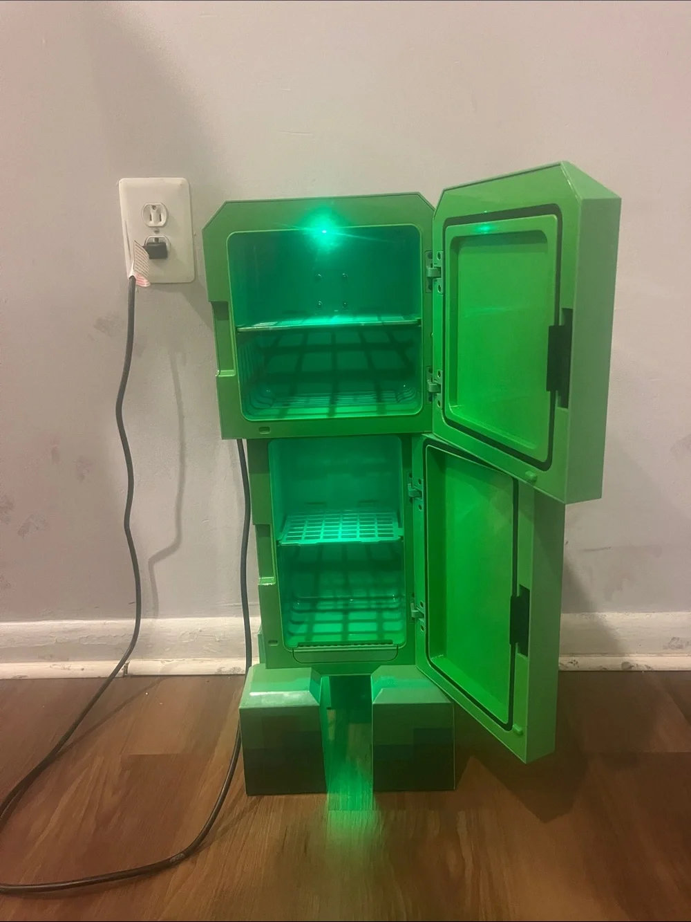 Green Creeper Pixel-Style Food Storage Container